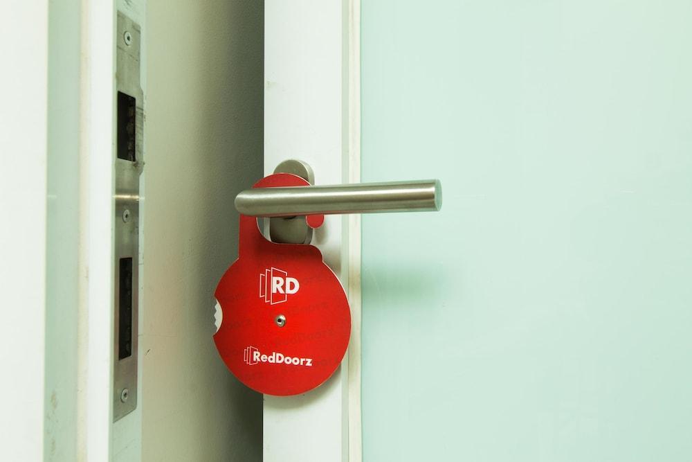Reddoorz @ Pulomas Hotel Jakarta Ngoại thất bức ảnh
