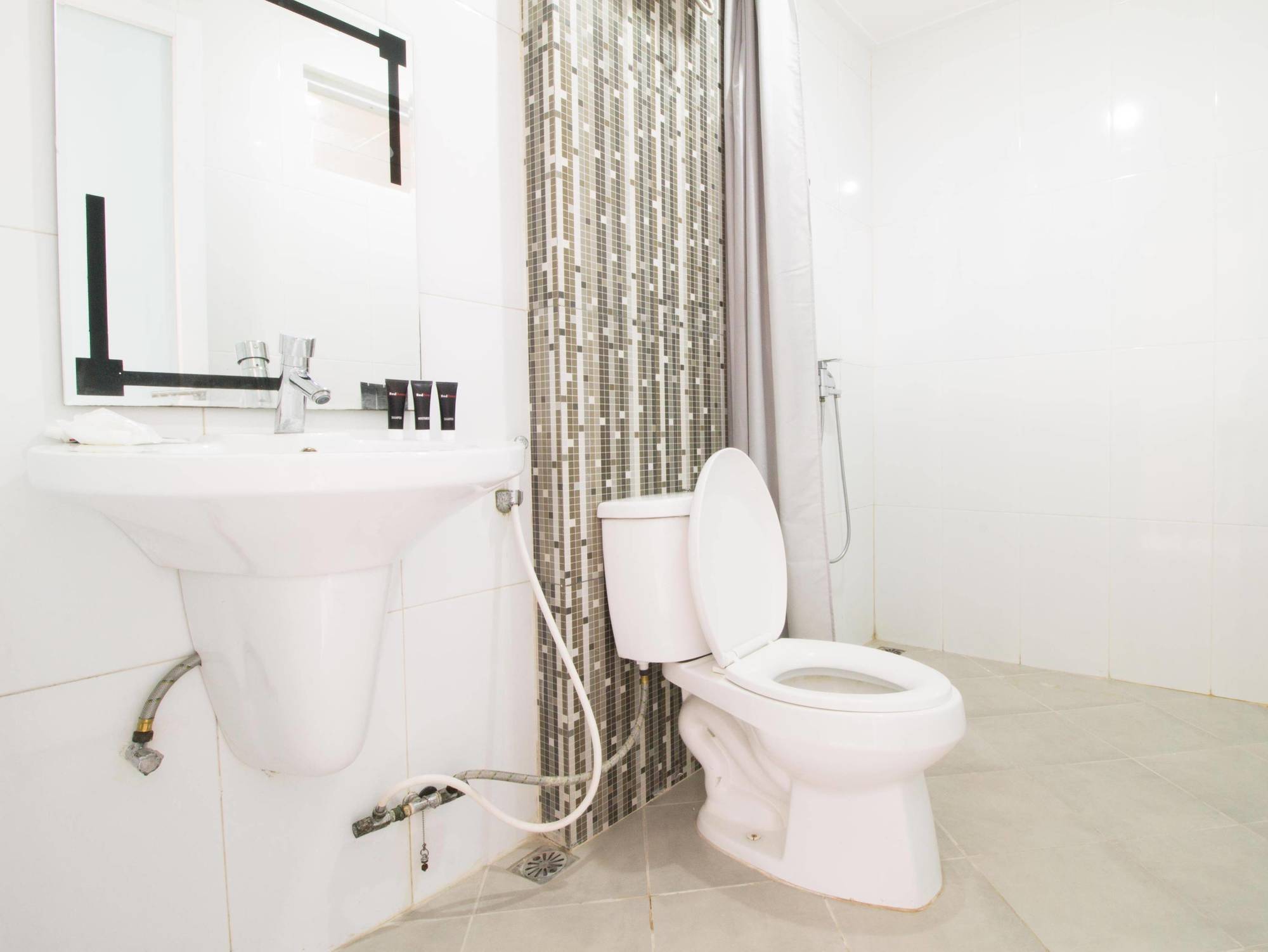 Reddoorz @ Pulomas Hotel Jakarta Ngoại thất bức ảnh
