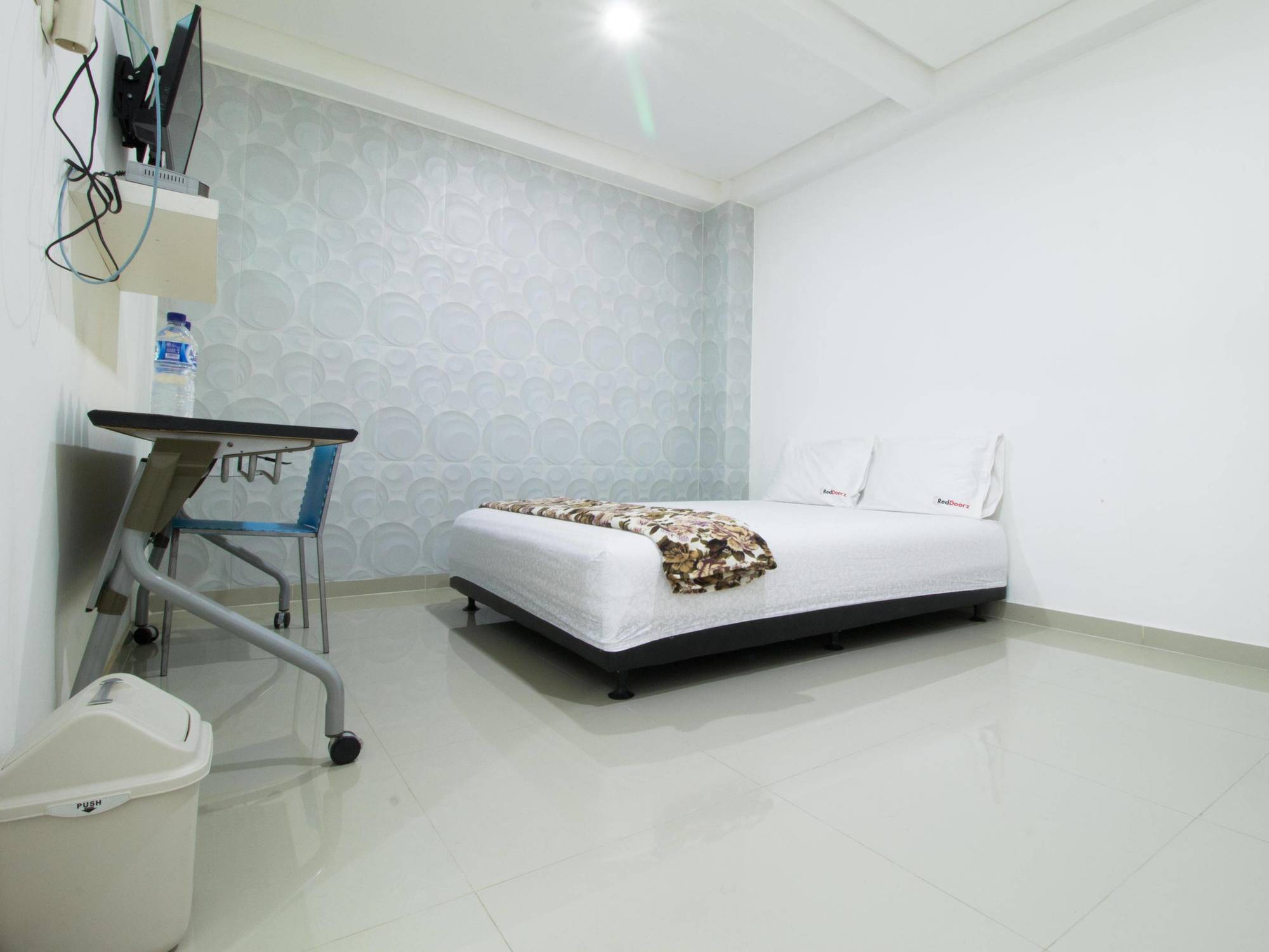 Reddoorz @ Pulomas Hotel Jakarta Ngoại thất bức ảnh