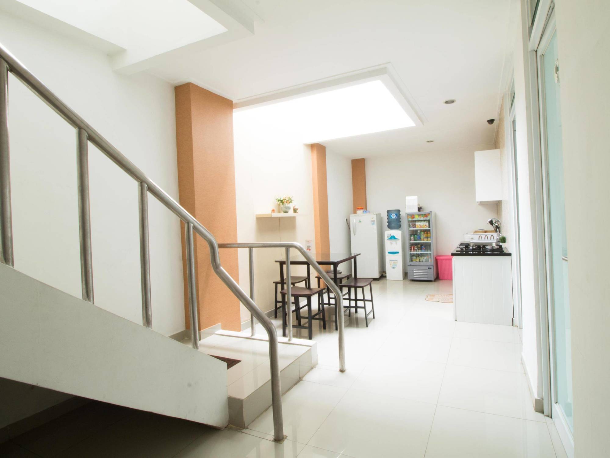 Reddoorz @ Pulomas Hotel Jakarta Ngoại thất bức ảnh