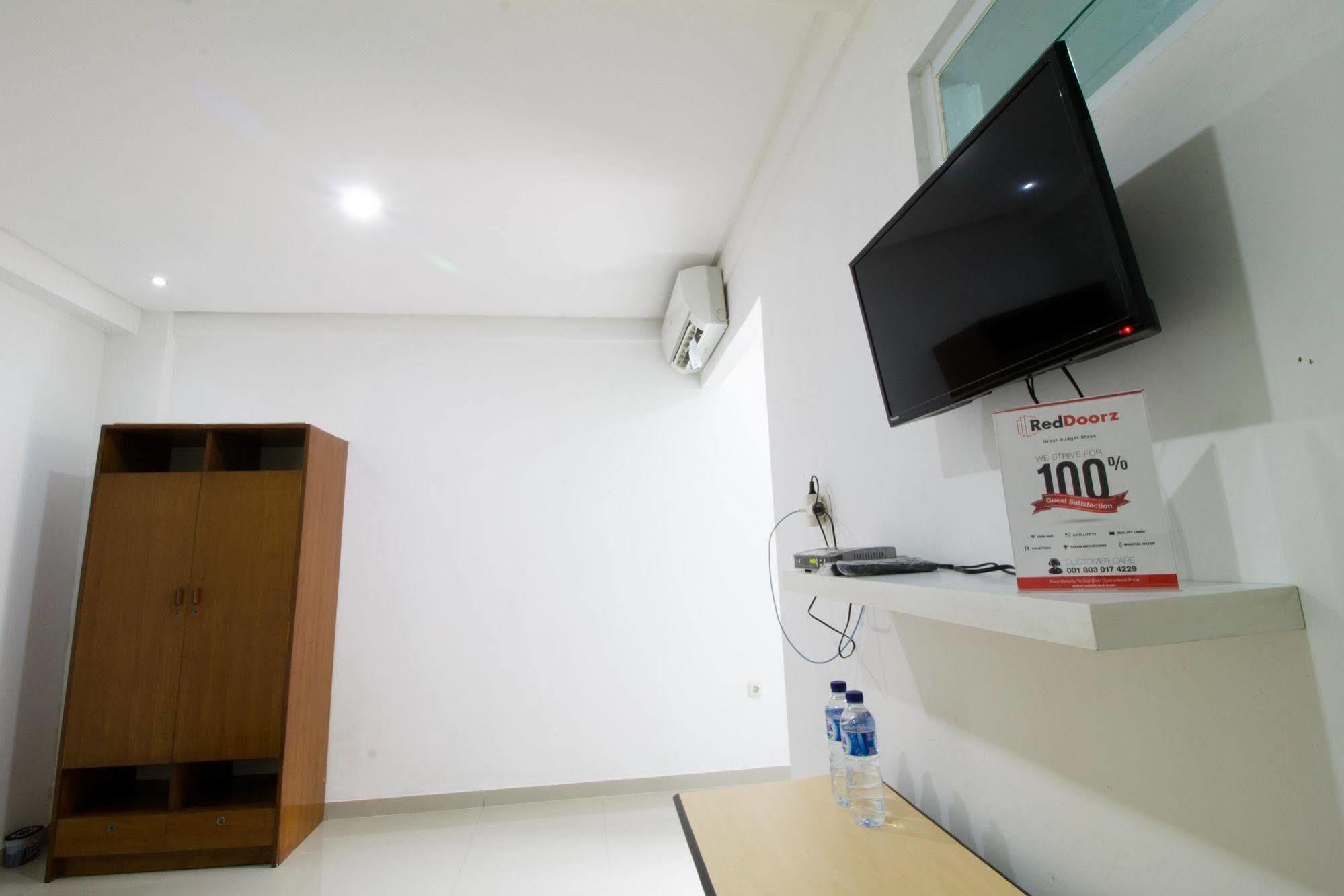 Reddoorz @ Pulomas Hotel Jakarta Ngoại thất bức ảnh