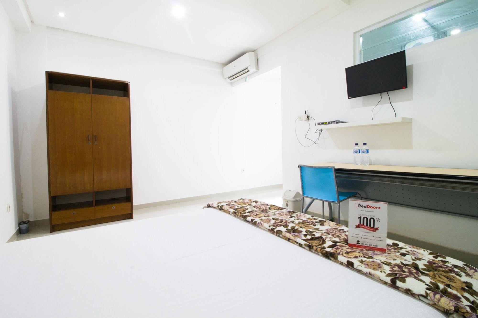 Reddoorz @ Pulomas Hotel Jakarta Ngoại thất bức ảnh