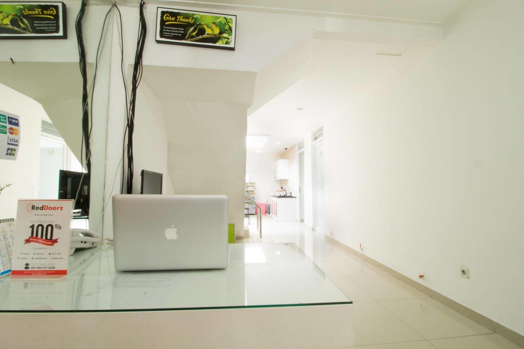 Reddoorz @ Pulomas Hotel Jakarta Ngoại thất bức ảnh